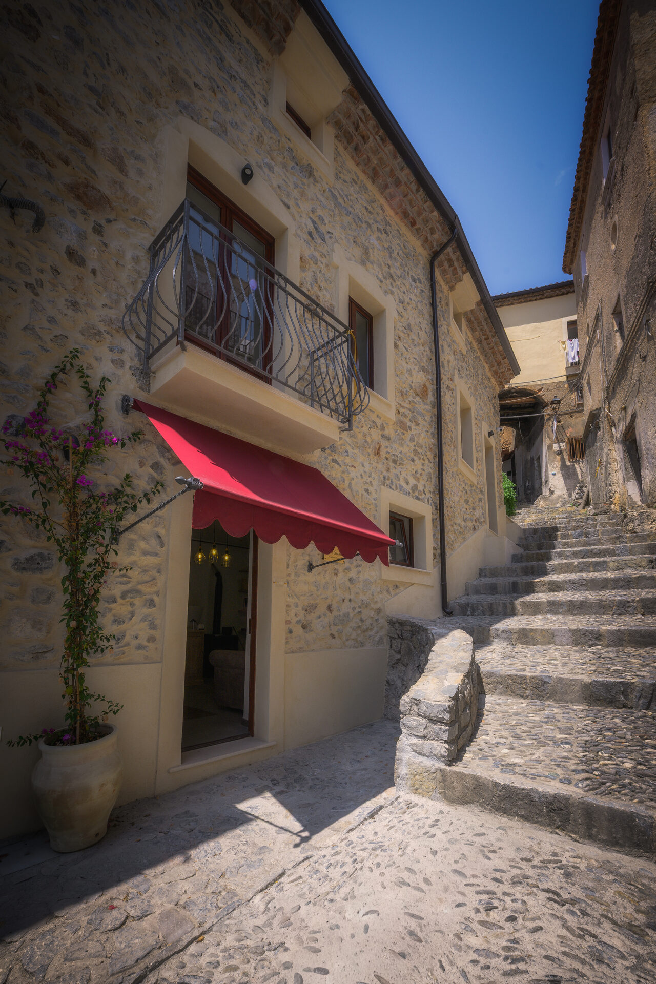 Saint Charbel – ingresso residenze Scalea